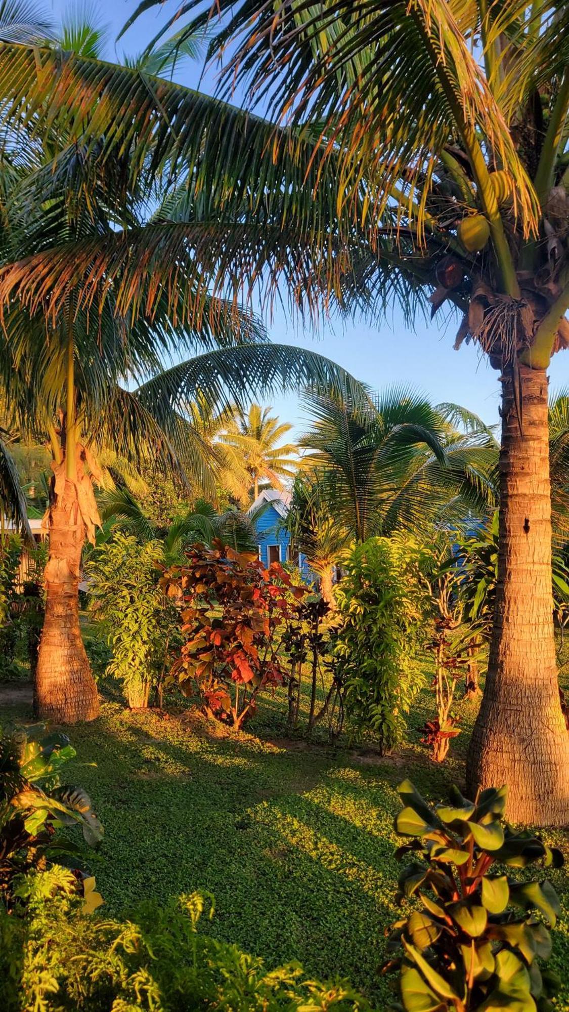 Oarsman'S Bay Lodge Naisisili Екстериор снимка